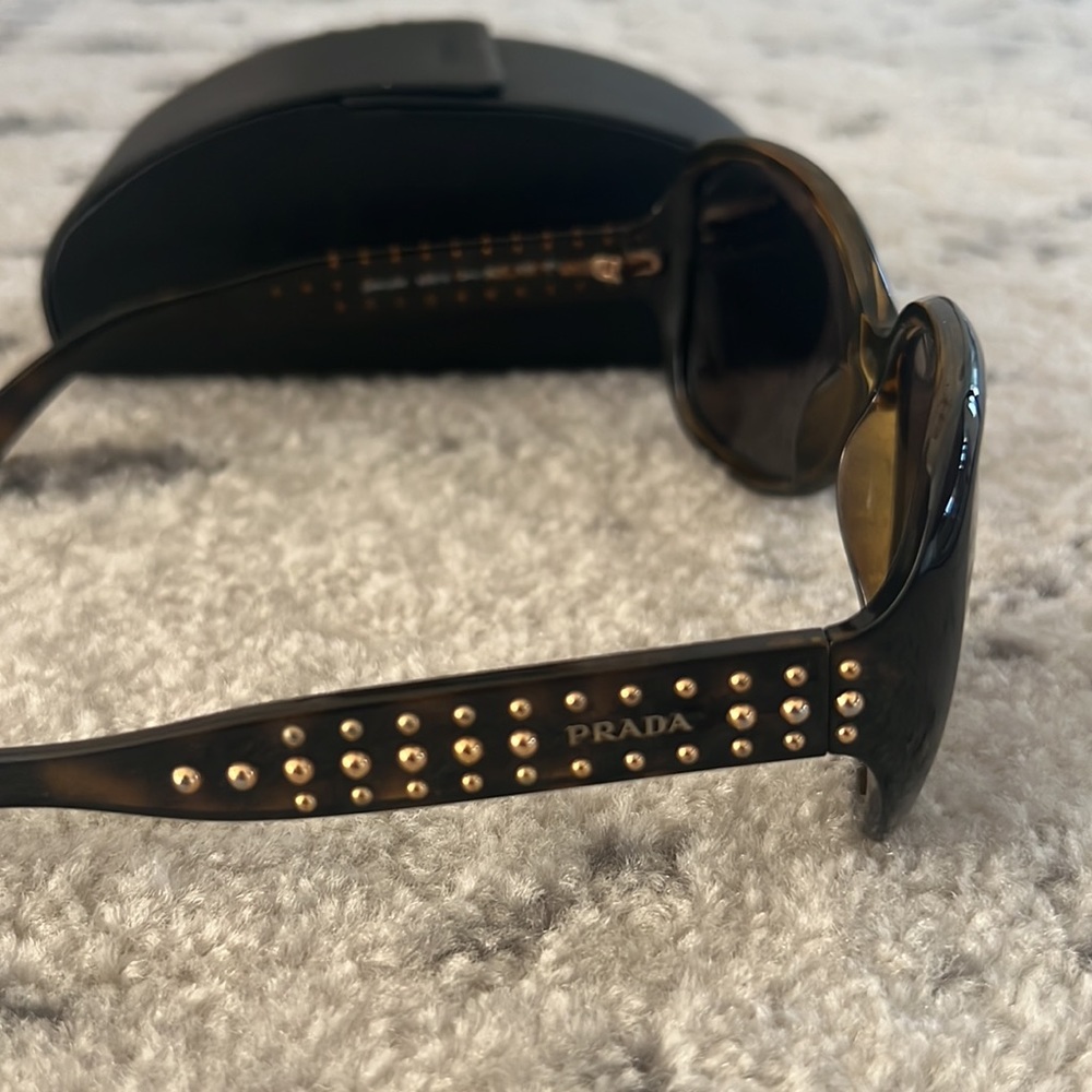 Prada sunglasses - Picture 2 of 7